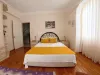 Villa Yellow 
