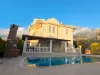 Villa Yellow 